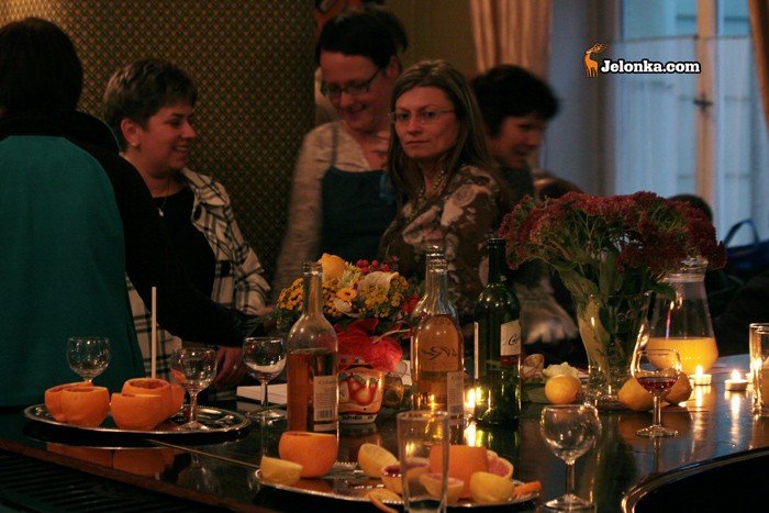 kwasny-swiat-w-teatralnym-pubie-23562
