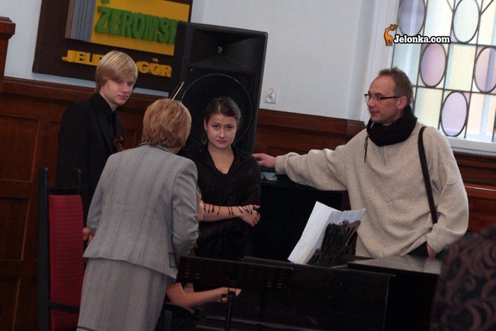sto-lat-wszystkim-i-po-3500-zotych-wybranym-23720