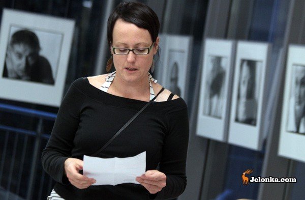 czowiek-w-centrum-fotografii-23724
