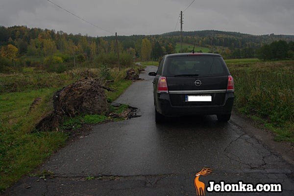 naprawia-droge-prowizorycznie-23728