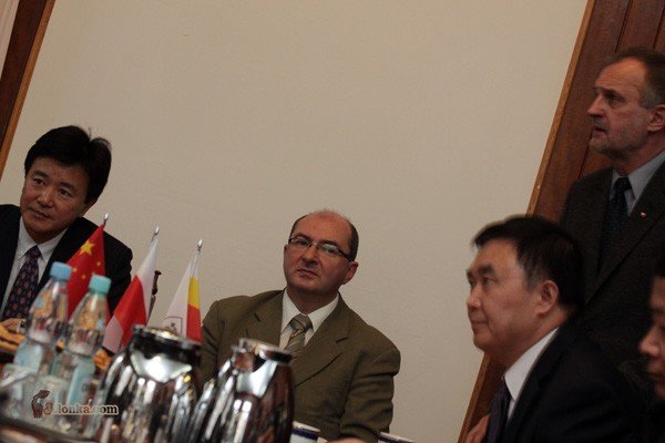 jelenia-gora-brata-sie-z-chinczykami-23870