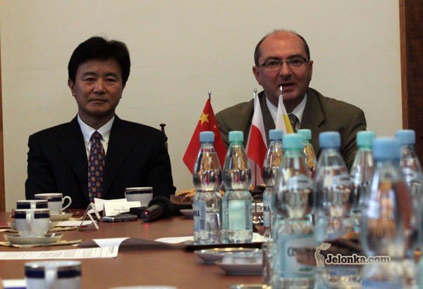 jelenia-gora-brata-sie-z-chinczykami-23870