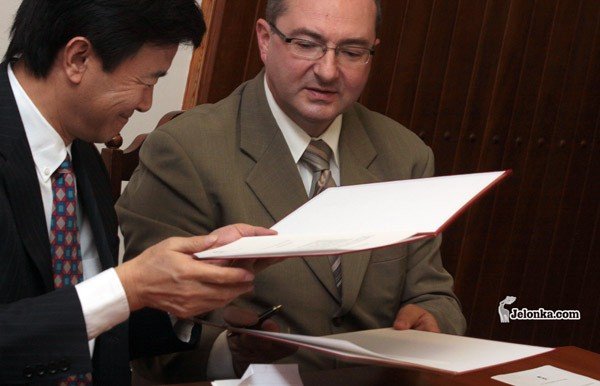jelenia-gora-brata-sie-z-chinczykami-23870