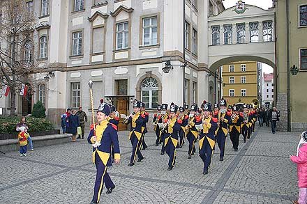 uroczyscie-przed-ratuszem-2389