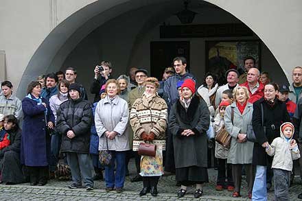 uroczyscie-przed-ratuszem-2389