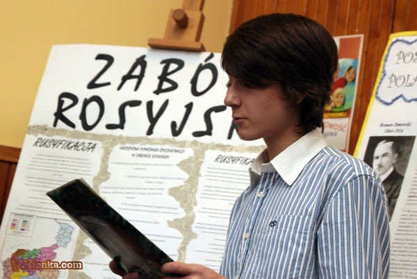 lekcje-na-szostke-na-korytarzu-23913