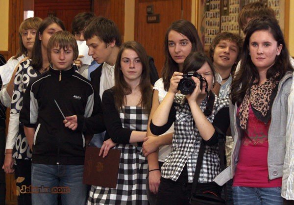 lekcje-na-szostke-na-korytarzu-23913