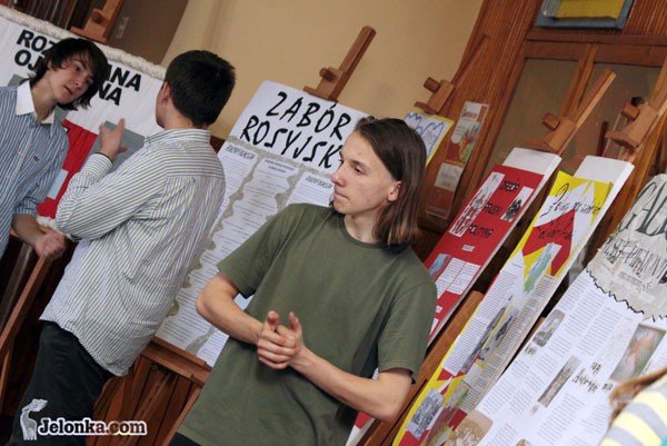 lekcje-na-szostke-na-korytarzu-23913