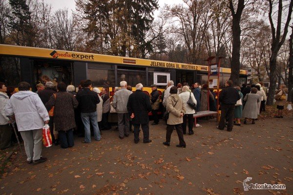 na-cmentarze-autobusami-23988