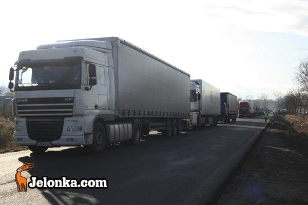 kraksa-na-krajowej-trojce-dwie-osoby-w-szpitalu-24099