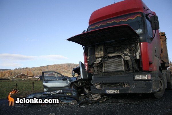 kraksa-na-krajowej-trojce-dwie-osoby-w-szpitalu-24099
