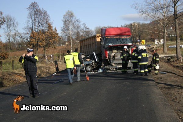 kraksa-na-krajowej-trojce-dwie-osoby-w-szpitalu-24099