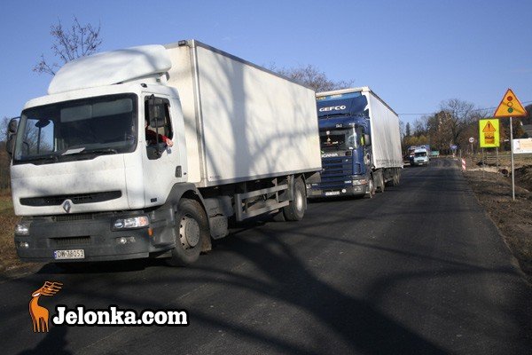 kraksa-na-krajowej-trojce-dwie-osoby-w-szpitalu-24099