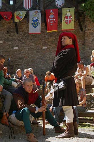 rycerze-opanowali-chojnik-2410
