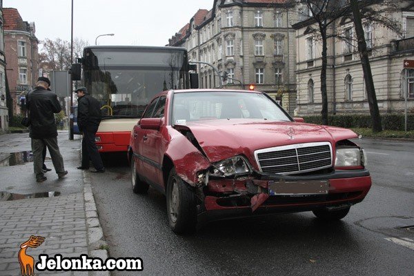 uderzy-w-autobus-bo-wpad-w-poslizg-24150