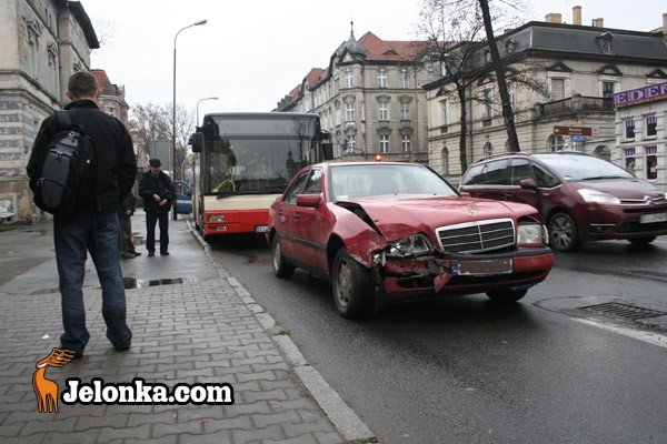 uderzy-w-autobus-bo-wpad-w-poslizg-24150