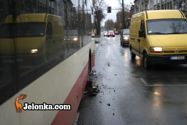 uderzy-w-autobus-bo-wpad-w-poslizg-24150