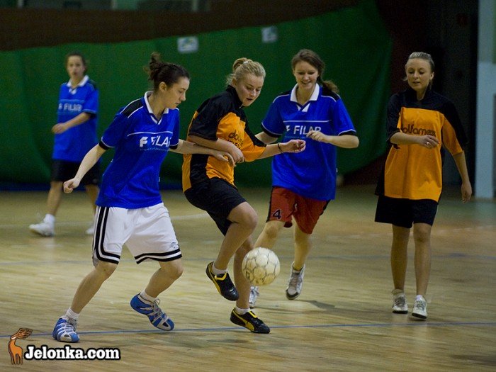 wicher-wygrywa-z-handlowka-w-futsalu-24242
