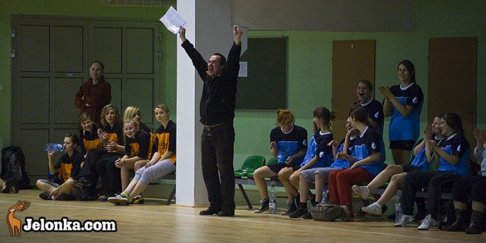wicher-wygrywa-z-handlowka-w-futsalu-24242