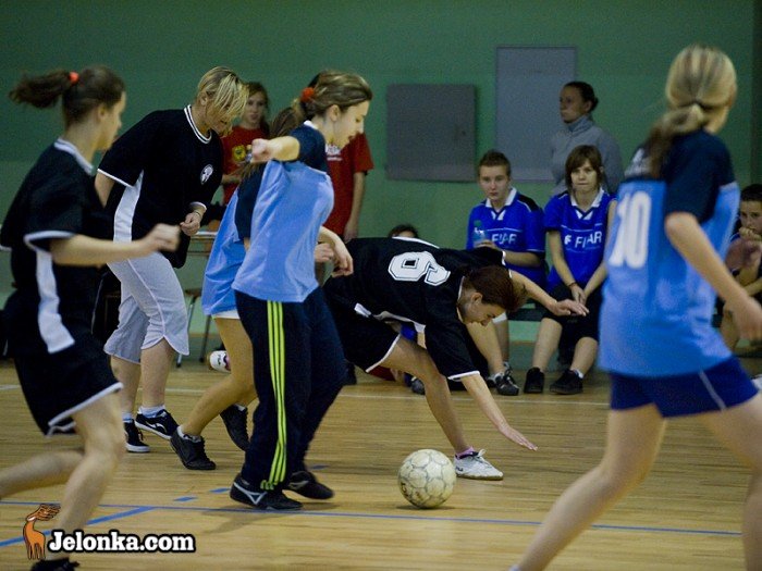 wicher-wygrywa-z-handlowka-w-futsalu-24242