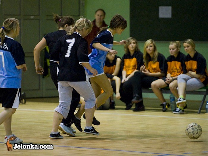 wicher-wygrywa-z-handlowka-w-futsalu-24242