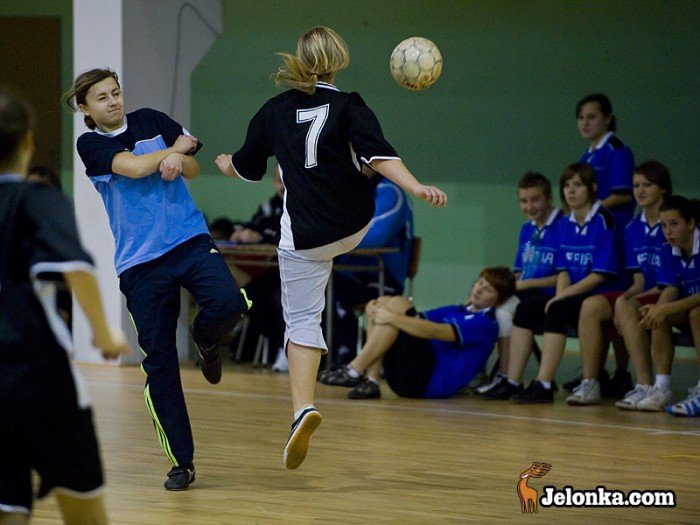 wicher-wygrywa-z-handlowka-w-futsalu-24242