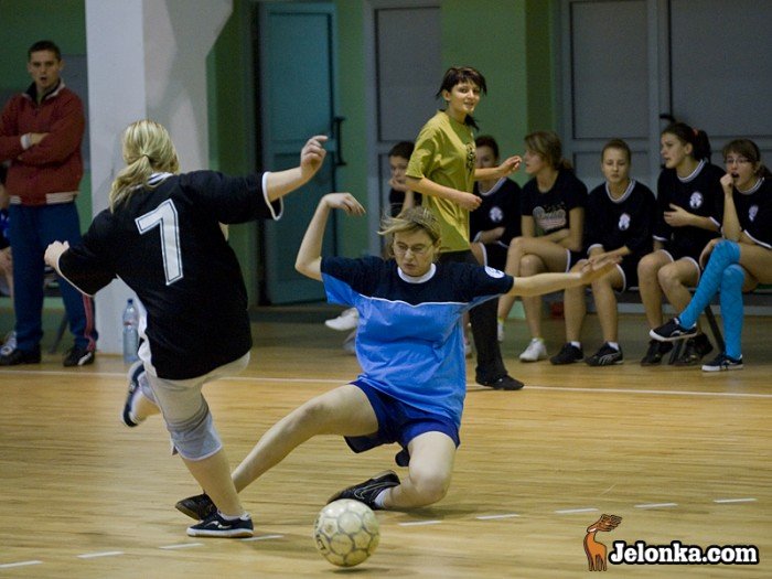 wicher-wygrywa-z-handlowka-w-futsalu-24242