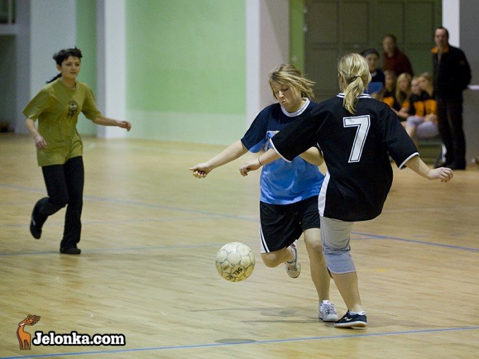 wicher-wygrywa-z-handlowka-w-futsalu-24242