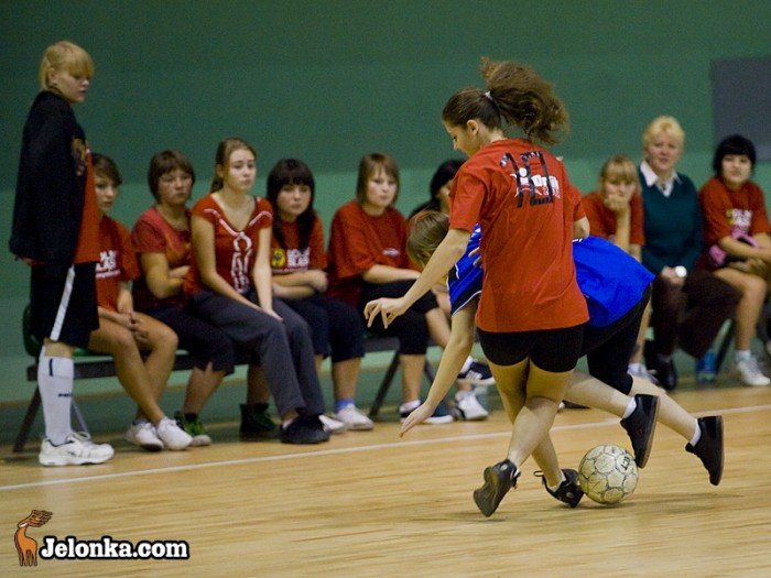 wicher-wygrywa-z-handlowka-w-futsalu-24242