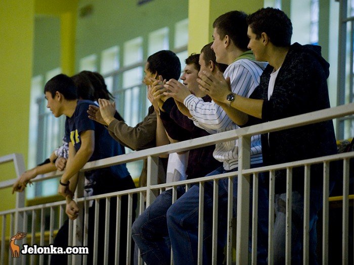 wicher-wygrywa-z-handlowka-w-futsalu-24242
