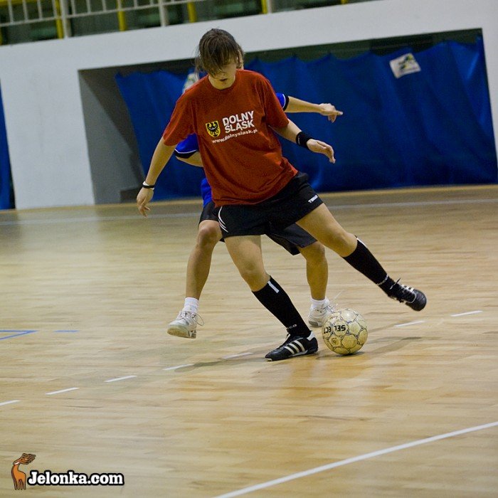 wicher-wygrywa-z-handlowka-w-futsalu-24242
