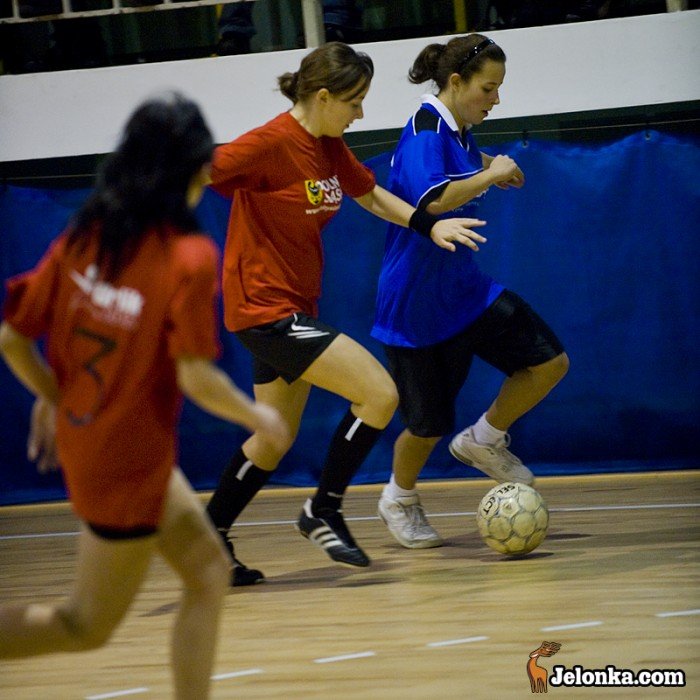wicher-wygrywa-z-handlowka-w-futsalu-24242
