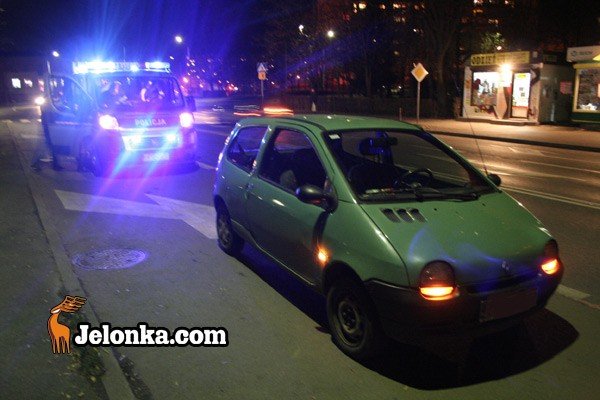 wpada-pod-auto-z-wasnej-winy-24367