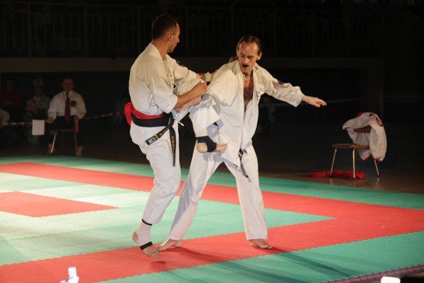 siedem-medali-jeleniogorskich-karatekow-24439