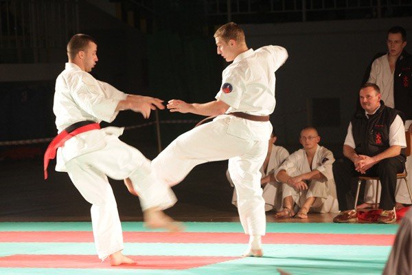 siedem-medali-jeleniogorskich-karatekow-24439