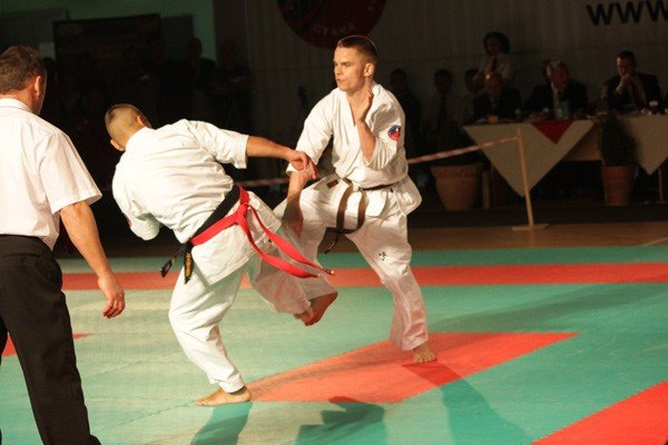 siedem-medali-jeleniogorskich-karatekow-24439