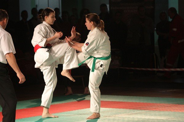 siedem-medali-jeleniogorskich-karatekow-24439