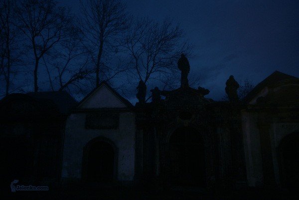 Kaplice barokowe przestaną tonąć w mroku. Odnowione zajaśnieją blaskiem w ledowej iluminacji.