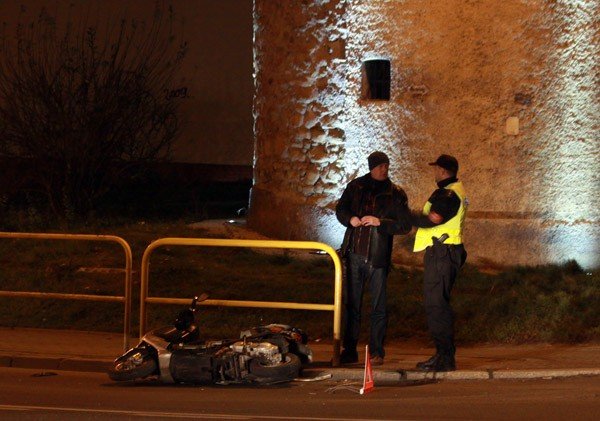 wypadek-koo-baszty-kierowca-skutera-w-szpitalu-24475