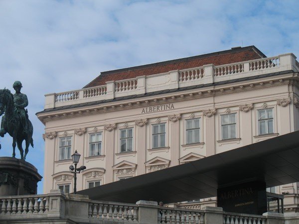 paka-buziaka-z-mdk-podbija-swiat-24506