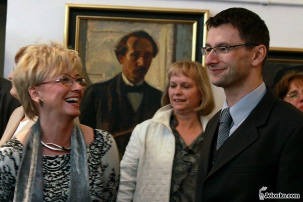 Rafał Szymański i posłanka PiS Marzena Machałek. Na wernisażach często stali bardzo blisko siebie.