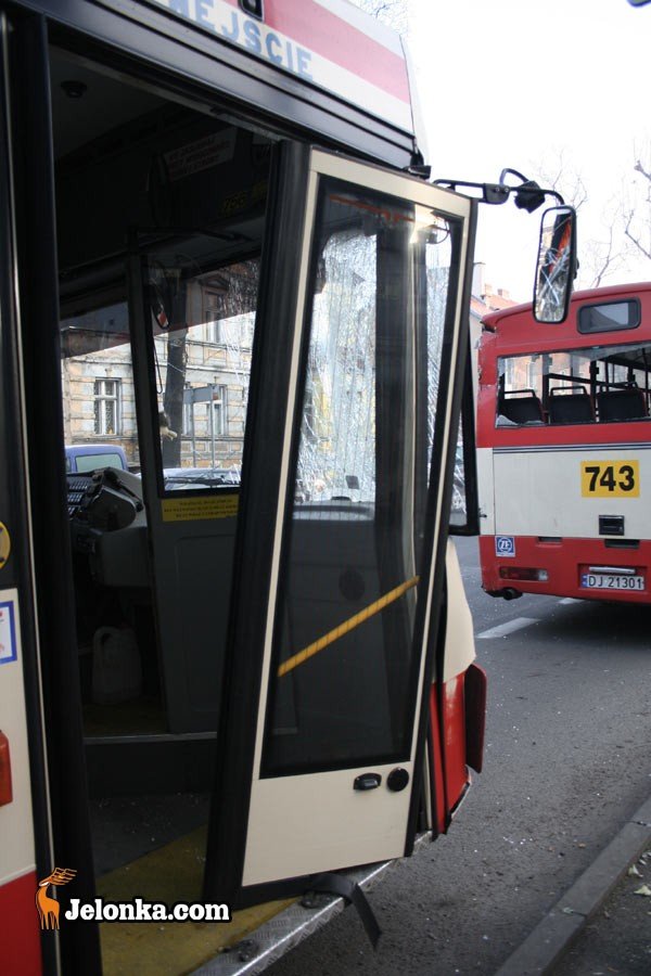 po-autobusowej-kraksie-uczniowie-w-szpitalu-24630