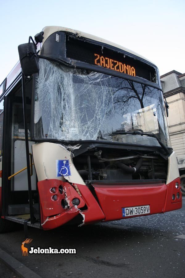 po-autobusowej-kraksie-uczniowie-w-szpitalu-24630