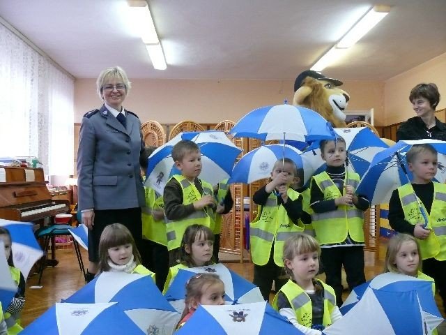 bez-zagrozen-pod-policyjnym-parasolem-24709