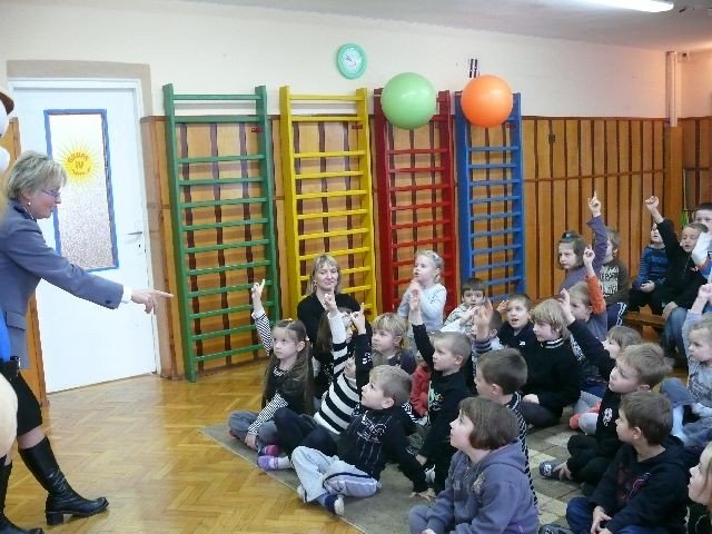 bez-zagrozen-pod-policyjnym-parasolem-24709