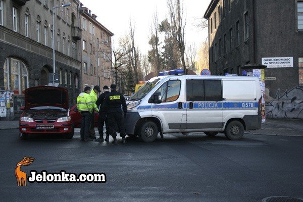 motocyklista-pod-koami-nissana-24720