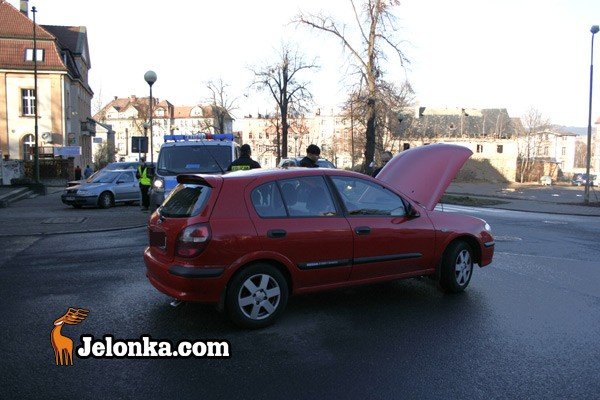 motocyklista-pod-koami-nissana-24720