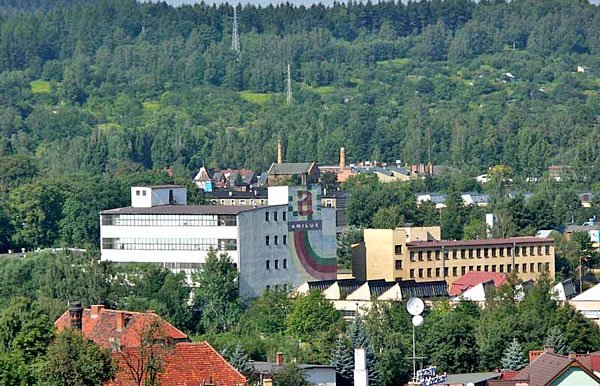 Budynek nie dodaje uroku okolicy.