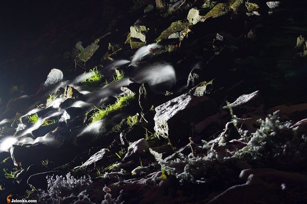 czarodziejski-zakatek-w-magicznej-iluminacji-24811