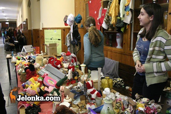 stroikami-oraz-aniokami-rowiesnikom-w-potrzebie-24889